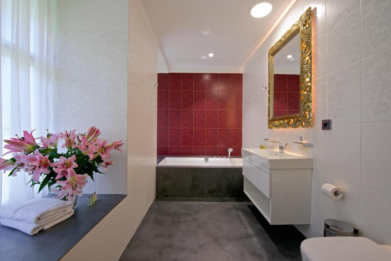 Zamek Ratmerice - Hotel & Resort מראה חיצוני תמונה