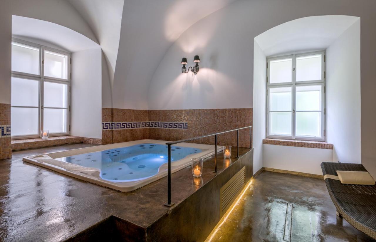Zamek Ratmerice - Hotel & Resort מראה חיצוני תמונה