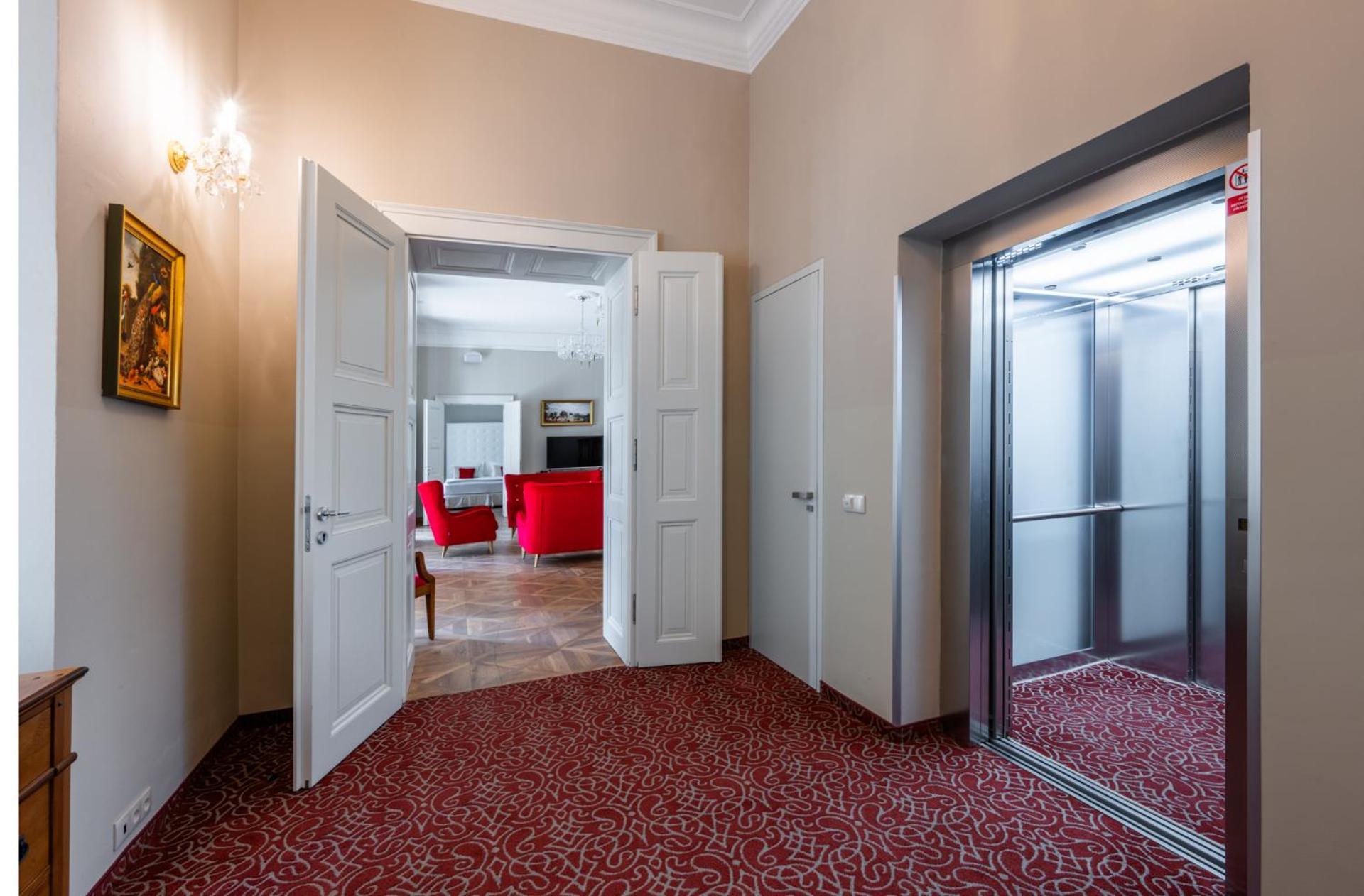 Zamek Ratmerice - Hotel & Resort מראה חיצוני תמונה
