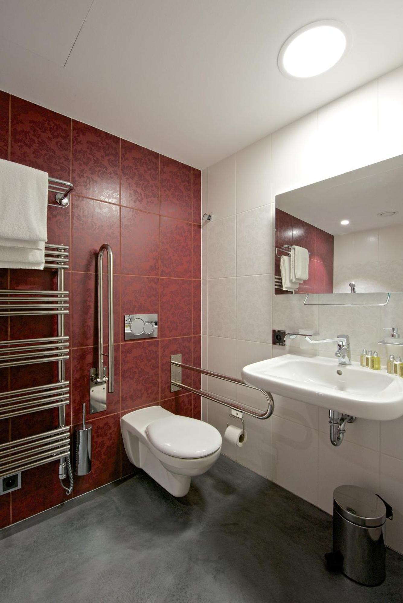 Zamek Ratmerice - Hotel & Resort מראה חיצוני תמונה