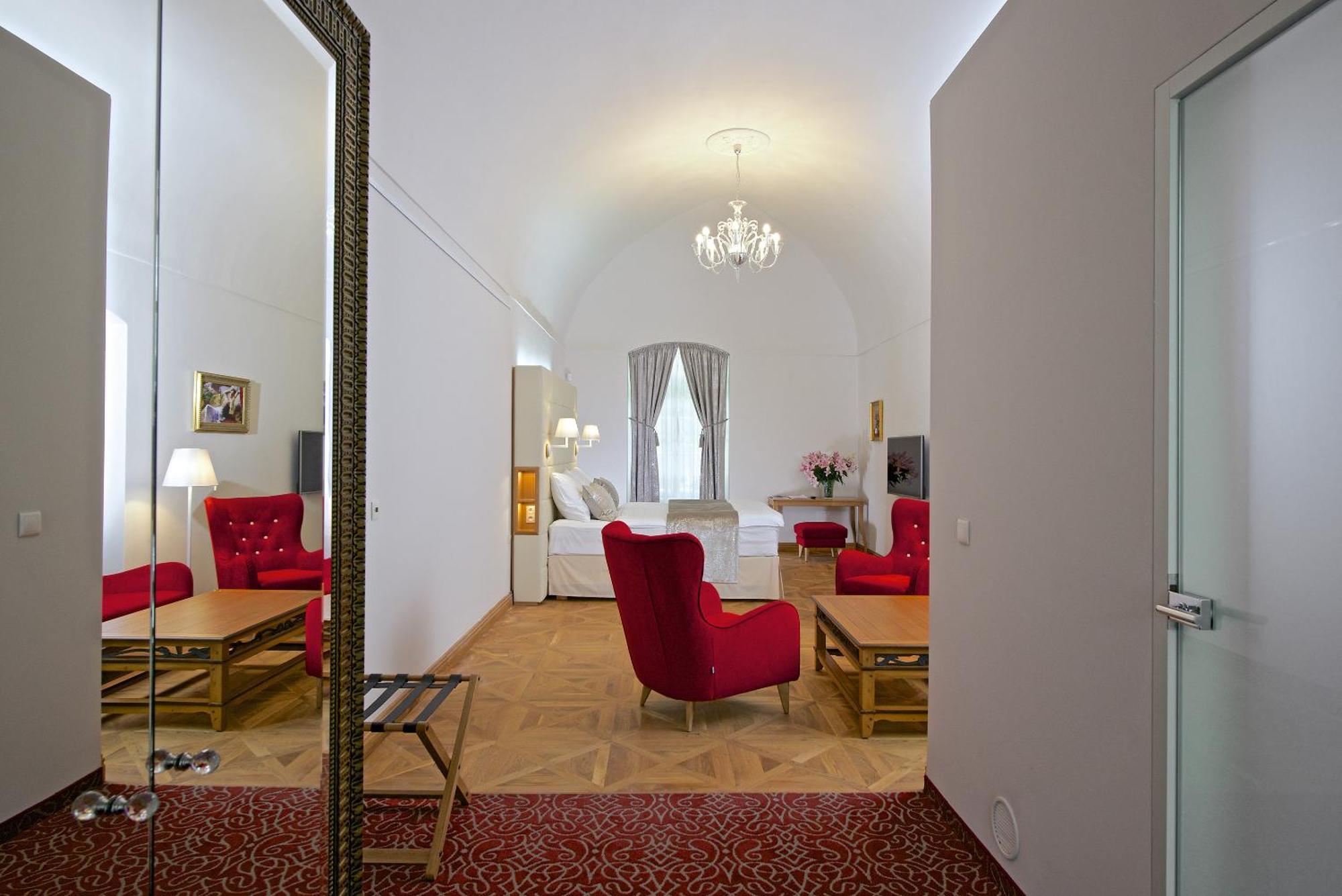 Zamek Ratmerice - Hotel & Resort מראה חיצוני תמונה