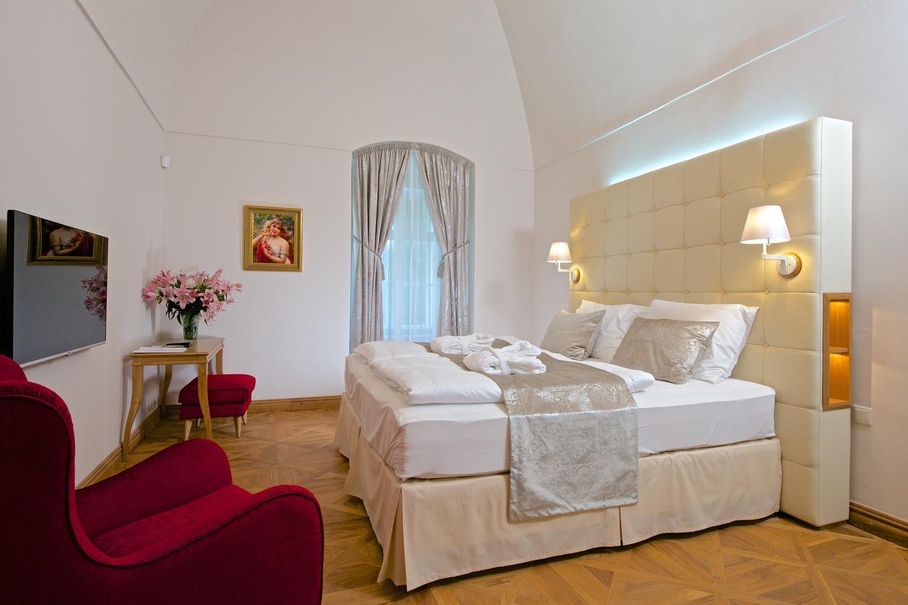 Zamek Ratmerice - Hotel & Resort מראה חיצוני תמונה