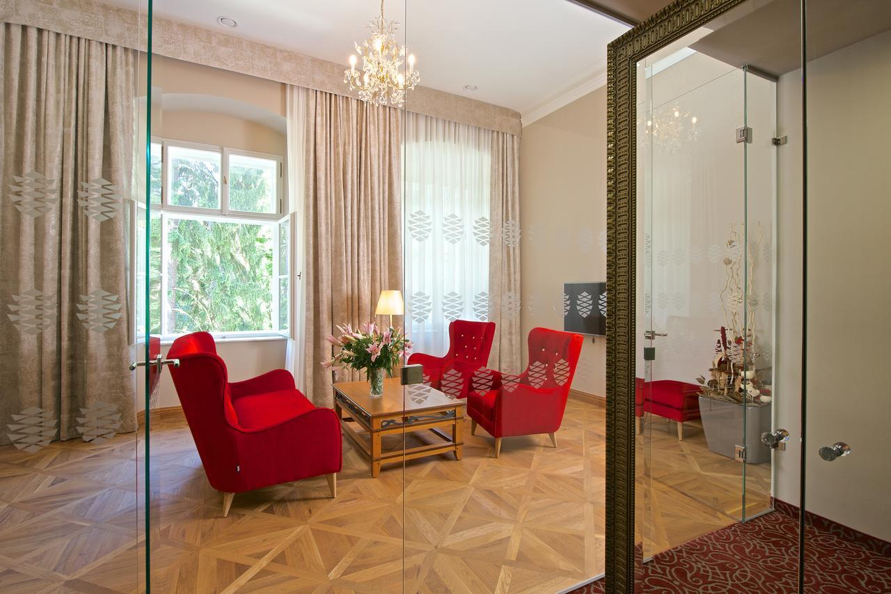Zamek Ratmerice - Hotel & Resort מראה חיצוני תמונה