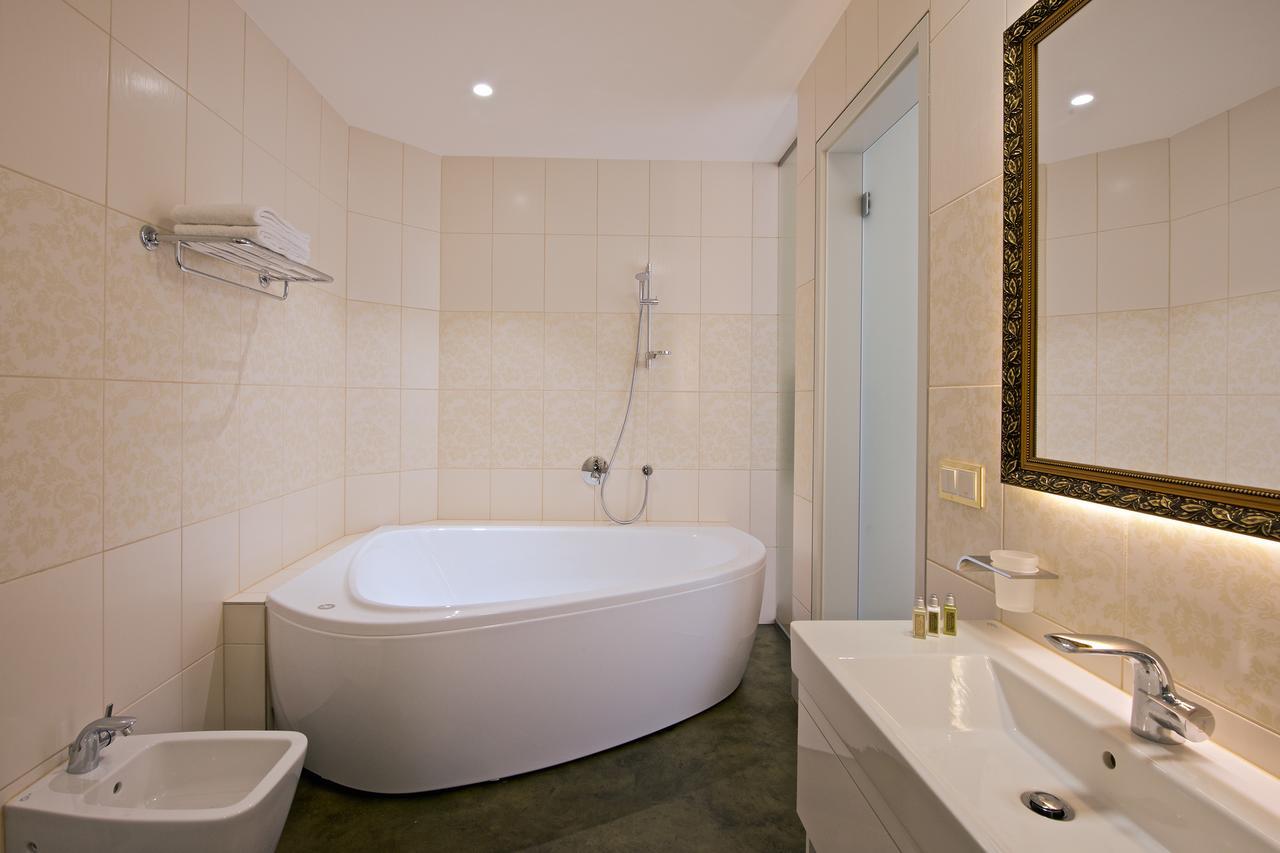 Zamek Ratmerice - Hotel & Resort מראה חיצוני תמונה